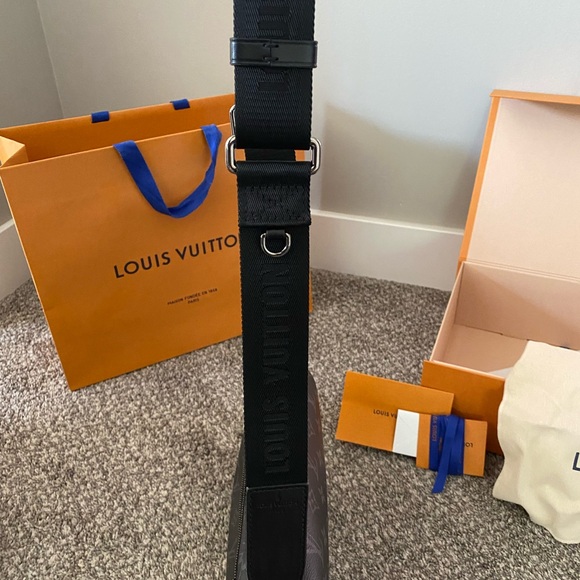 Louis Vuitton District PM Messenger Style Bag in Monogram Eclipse Canvas Black - Picture 9 of 10